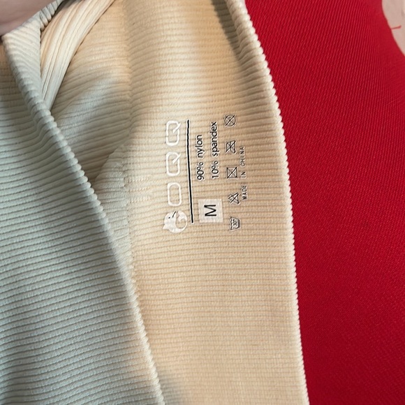 OQQ Medium Sports Bra Cream - Picture 3 of 3